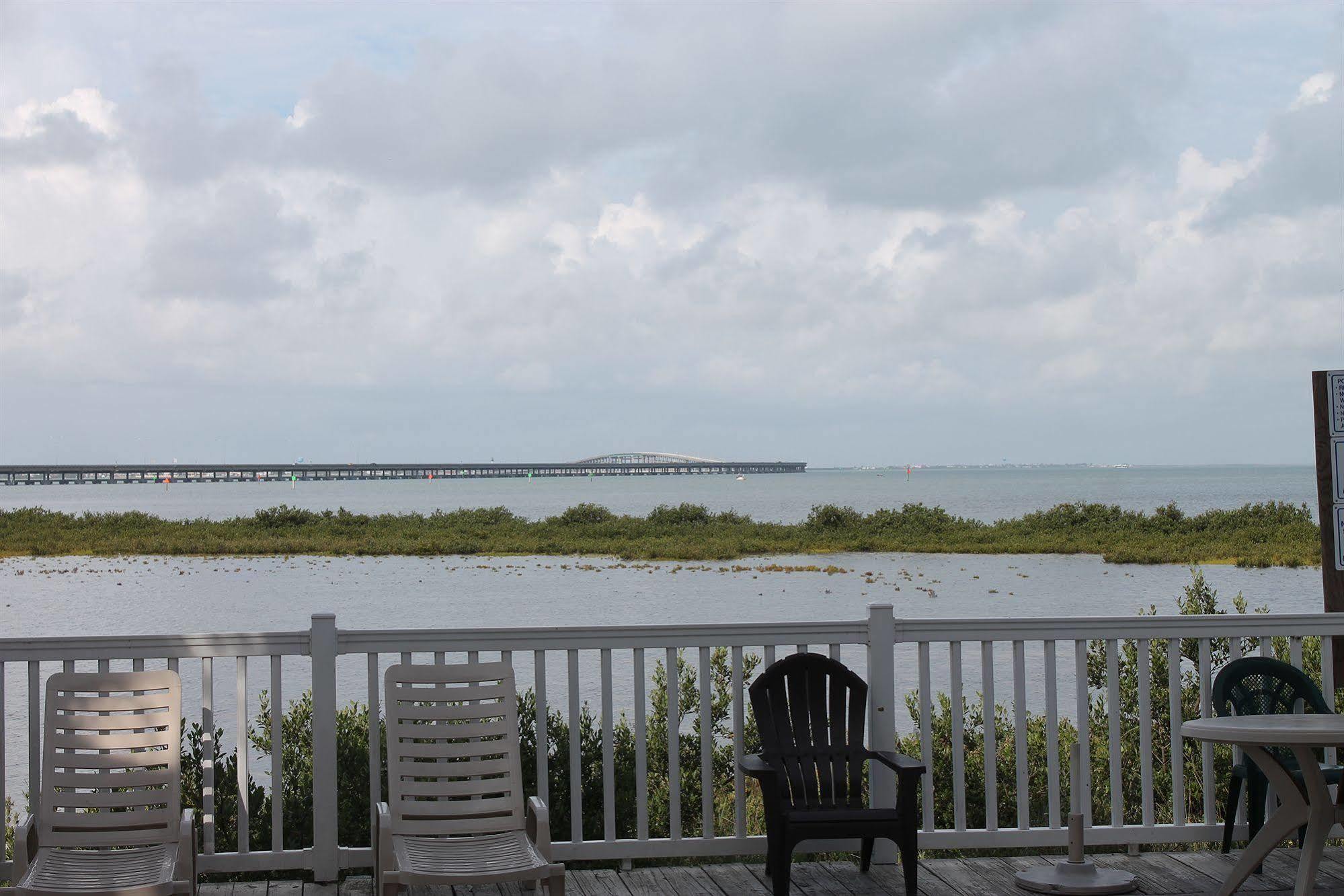 Blue Bay Inn And Suites South Padre Island Exteriör bild